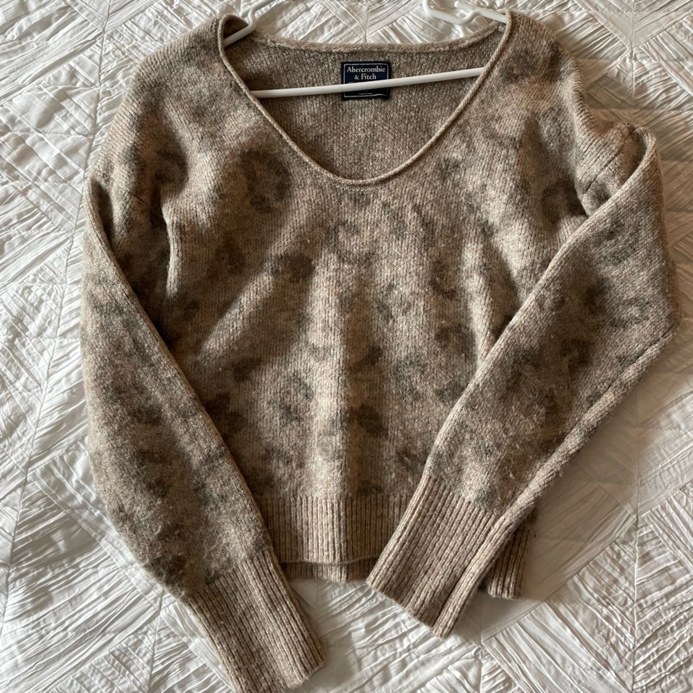 XS Abercrombie leopard sweater